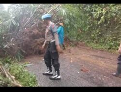 Longsor di Jalan Poros Punggelan, Evakuasi Dilakukan di Tanjakan Pranji Badakarya